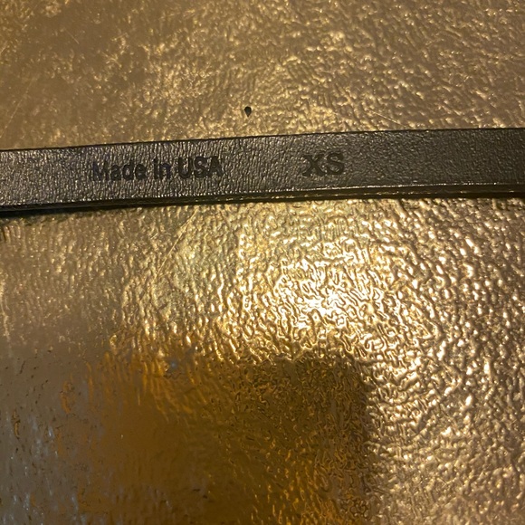 Tory Burch skinny belt. - Picture 3 of 6